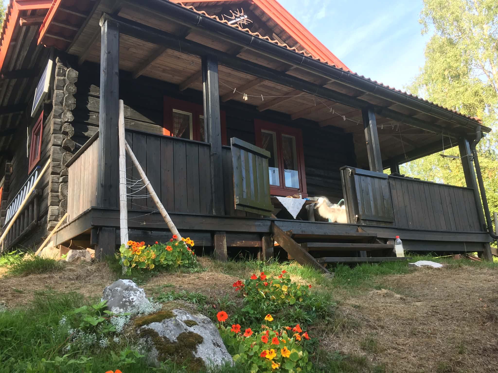 Forsiden av Hytta på Hansmyr